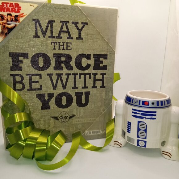 Star wars holiday gift set with nwt Force art and Pre-owned R2D2 Mug - Picture 1 of 16